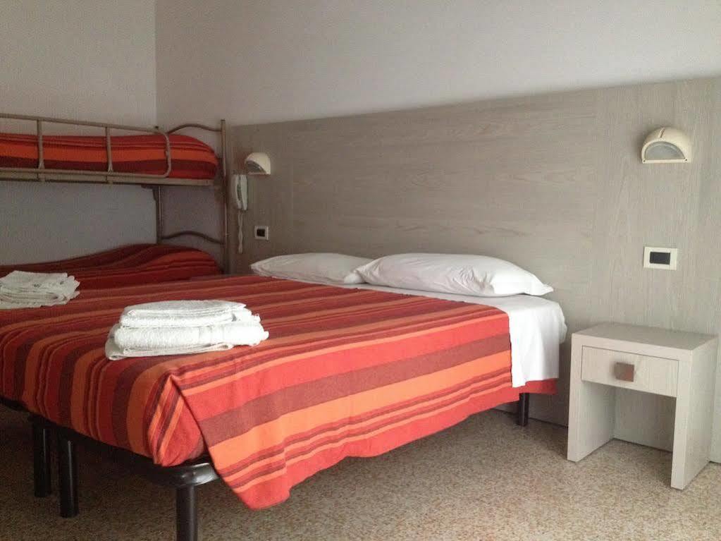 Hotel Luana Rimini Exterior photo